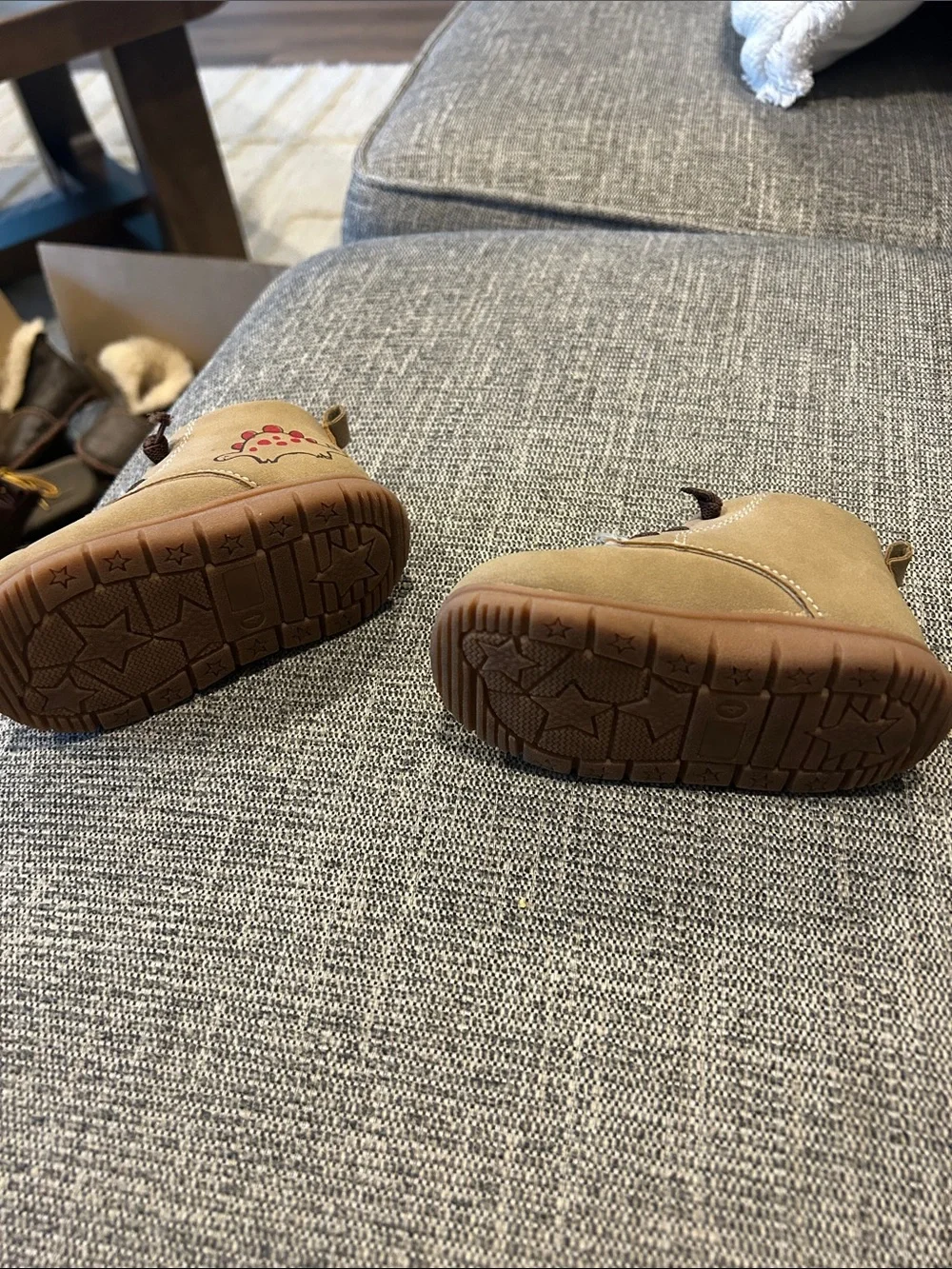 Source Unknown Tan Kids Lace-Up Dino Boots with Brown Laces